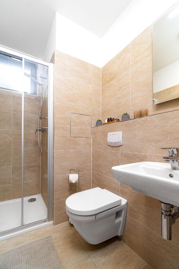 Apartman 1006 Celadna Apartment Bagian luar foto